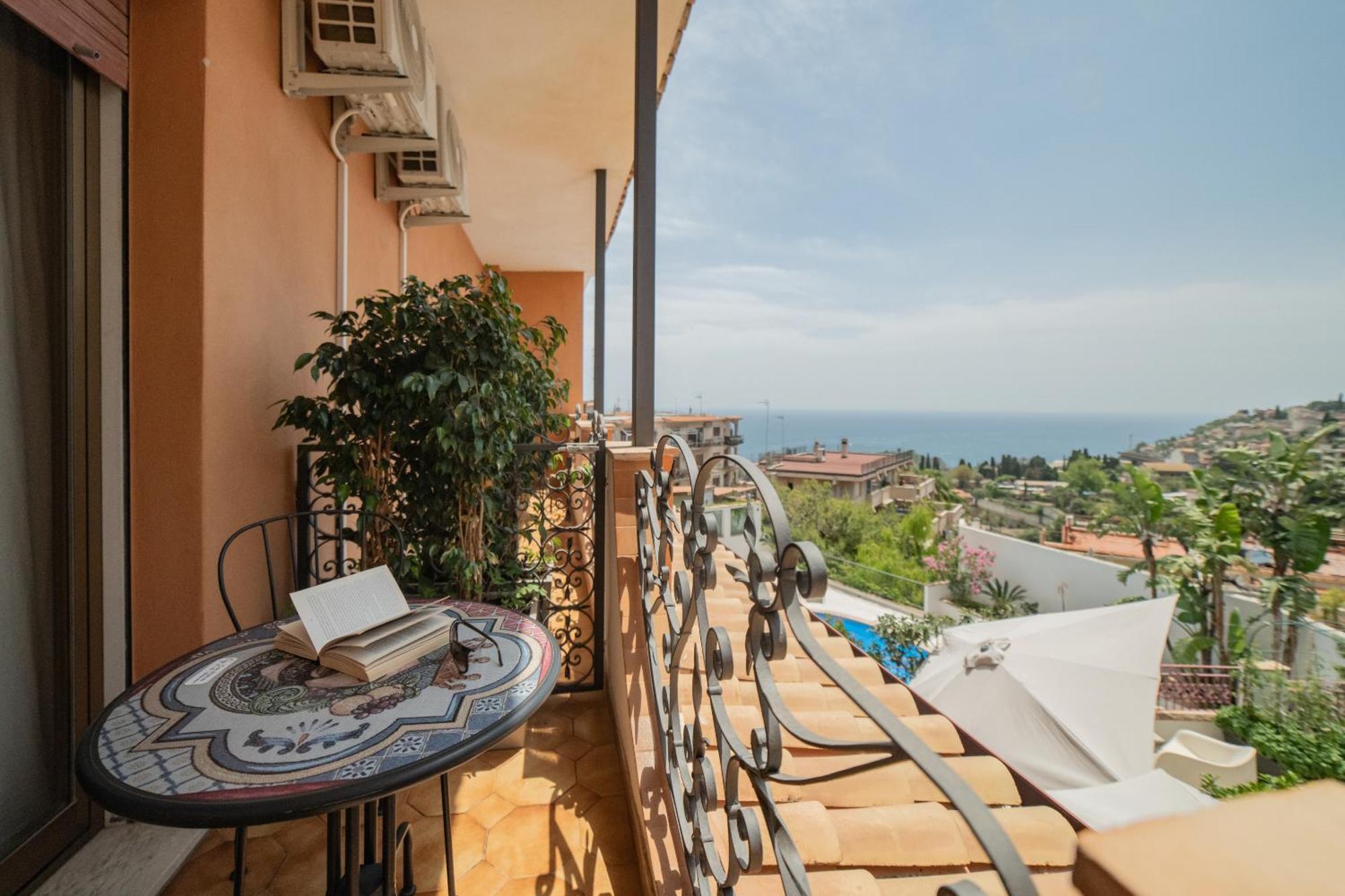Bed and Breakfast Casa Pertosa Таорміна Екстер'єр фото
